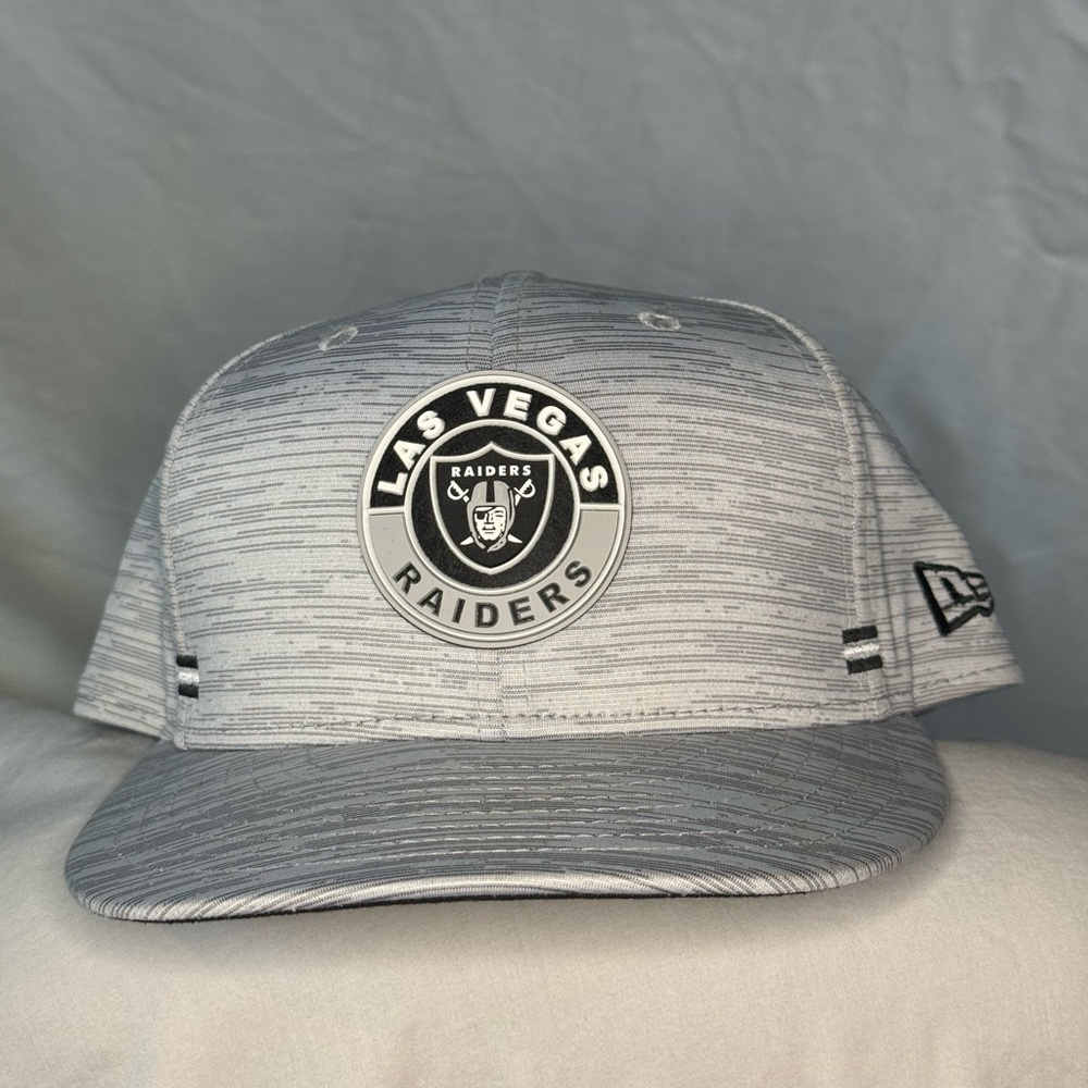 New Era Silver Las Vegas Raiders Hat